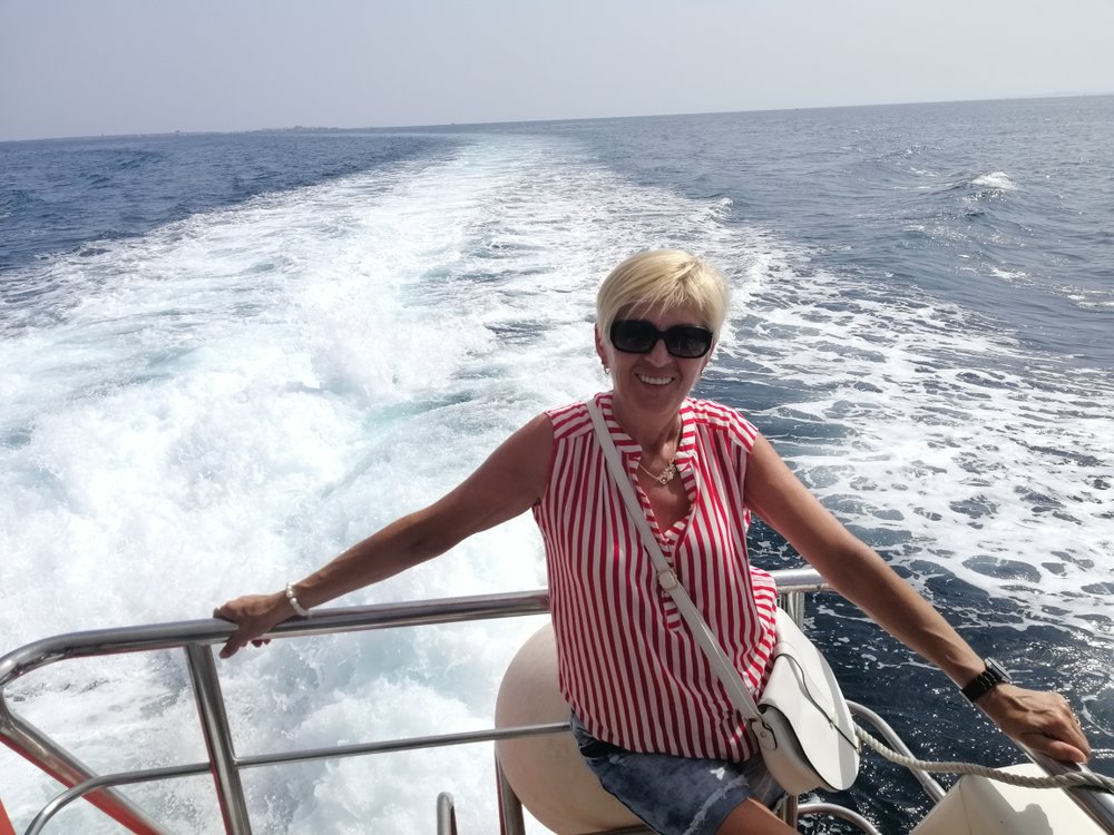 Женщины 50 лет в купальниках частное. Фон для юбилея мужчине 50. Ольга 55 лет. Пожилые люди в кафе. 50 лет влксм 71 кимры.