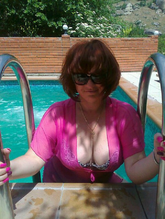 Зрелая мама в очках. Дамы 40+. Женщина 55 лет большая грудь.